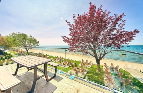 Wainfleet Cabaña | Suite 216: Beautiful 2-Bedroom Beachfront Suite