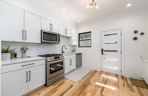 Glen Echo Casa | Suite 23 - Spacious and Stylish in the Old North