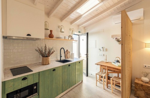 Olhao Apartamento | Suite 3:Double/Twin Deluxe, Kitchen.B&B (Accessible People with reduced mobility)