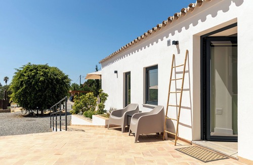 Olhao Apartamento | Suite 3:Double/Twin Deluxe, Kitchen.B&B (Accessible People with reduced mobility)