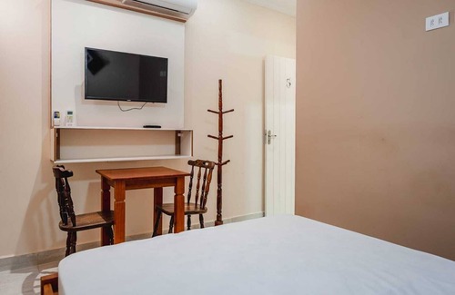 Parque Oasis Villa | Suite 3 with air conditioning, Wi-Fi, minibar, TV and swimming pool. Close to the beach.