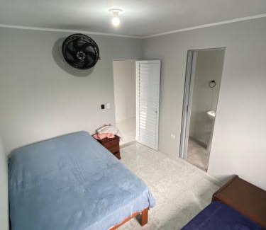 Indaia Casa | Suite 4 a 3 quadras da praia
