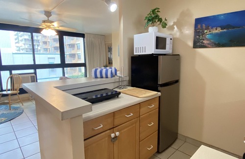 Waikiki Apartamento | Suite 422 at the Waikiki Grand Hotel® Queen Bed & SofaBed