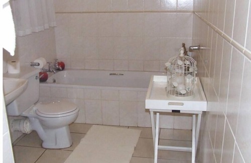 Kempton Park Cama Y Desayuno | Suite 5-Doves Nest Guest House-Cama y desayuno