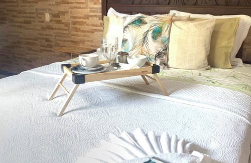 Jabaquara Cabina | Suite 5 minutes from the beach in a cozy house with pool and garage.