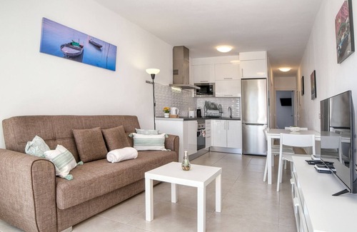 Costa Teguise Chalet De Esquí | Suite ANIAGUA Luminosa vivienda con vista a la piscina