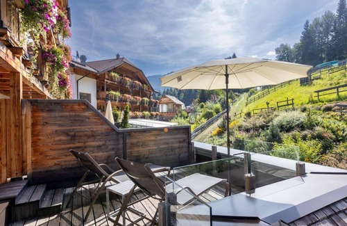 Haus Casa | "Suite Arnika" with bathtub, shower, WC (1-3 n.) - Nature and wellness hotel