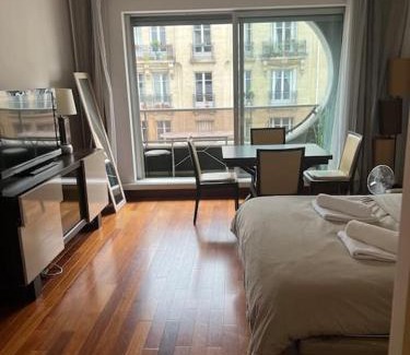16th Arrondissement Apartamento | Suite avec balcon vue Tour Eiffel