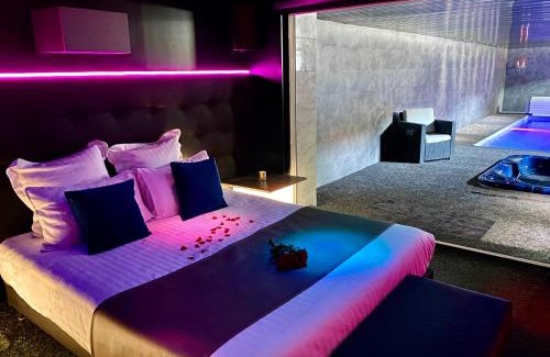 Chelles Casa | Suite avec piscine privée