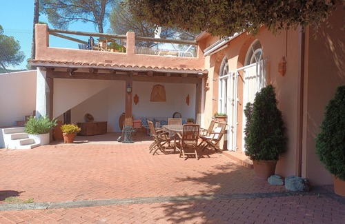 Argentona Casa | SUITE B&B, PRIVATE 2 BEDROOMS LIVING ROOM AND POOL NO KITCHEN