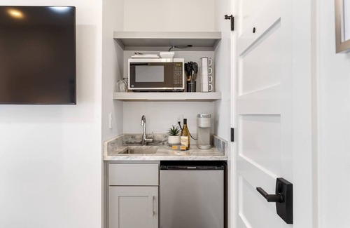 Westside Apartamento | Suite B3 at 697 King