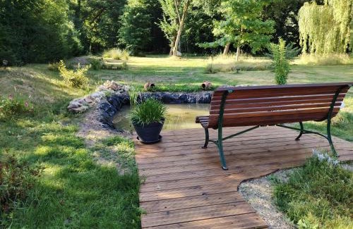 Pouzy-Mesangy Cama Y Desayuno | Suite Balnéo en bord de forêt