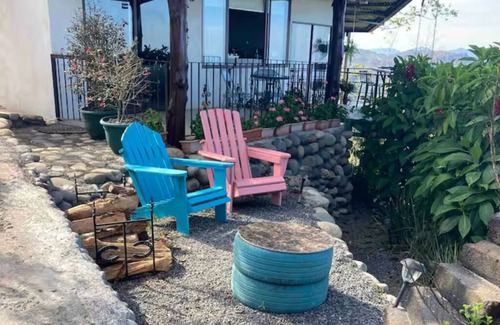 Garabito Casa | Refugio de montaña con vista al mar y terraza