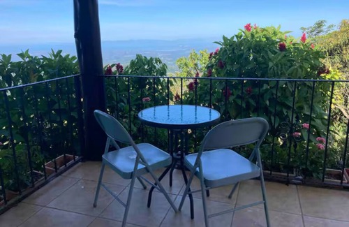 Garabito Casa | Refugio de montaña con vista al mar y terraza