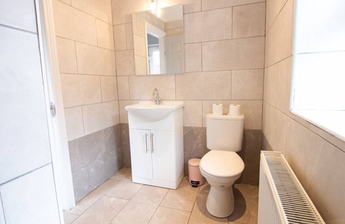 St Helens Cama Y Desayuno | Suite D: Large Private Room in St Helens
