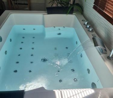 Saint-Prix Casa | Suite de charme avec JACUZZI illimité et jardin privatif