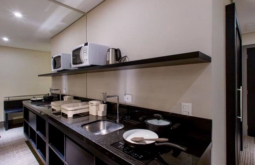 Reboucas Casa | Suite Double with kitchen by ¼ UmQuarto 4-PR.
