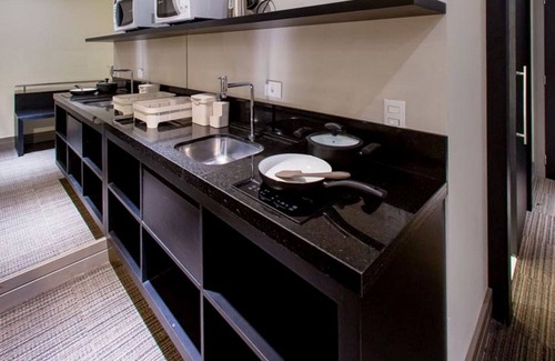 Reboucas Casa | Suite Double with kitchen by ¼ UmQuarto 4-PR.