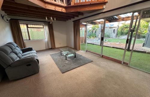 Parow North Apartamento | Suite Dreams Gorgeous Garden Holiday Home