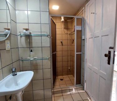 Prado Casa | SUITE e QUARTOS-PERTO da UFPE- MAURICIO de NASSAU e Estacio de Sa - Recife