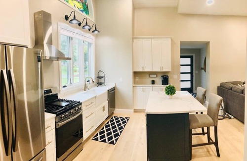 South Burlington Apartamento | Suite Escape - Quiet retreat, close to everything!