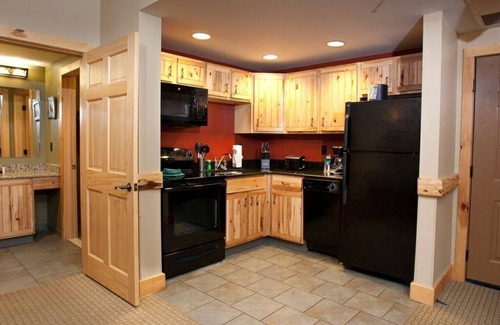 Blodgett Mills Condominio | Suite + Fireplace & Balcony | Onsite Waterpark