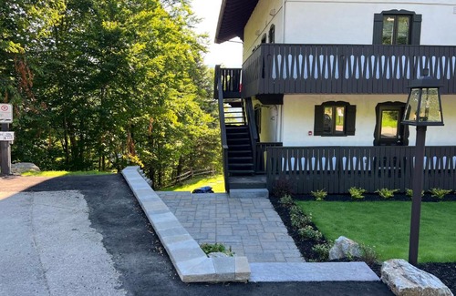 Mont-Tremblant Apartamento | Suite front view on lake tremblant &mountain