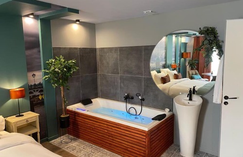 Eyrans Apartamento | Suite Garonne - baignoire balnéo duo à bulles - Luxe et charme - climatisation