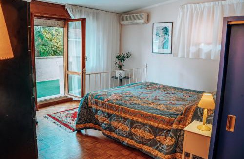Senigallia Casa | Suite in Open Space con Jacuzzi in Villa Iris, Parcheggio Privato in Giardino, in Centro Città