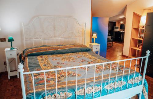 Senigallia Casa | Suite in Open Space con Jacuzzi in Villa Iris, Parcheggio Privato in Giardino, in Centro Città