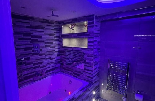 Bradford Apartamento | Suite-Bañera de hidromasaje-Flat 6