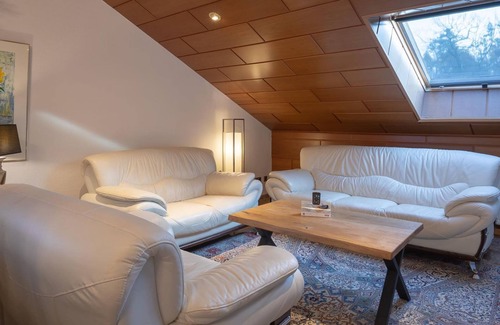 Kaiserslautern Hotel | Suite con cama extragrande, baño con ducha y aseo - Hotel-Restaurant Barbarossahof