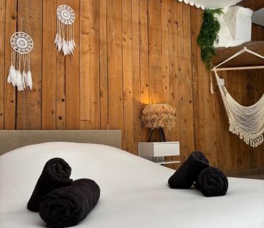 Anduze Apartamento | Suite l'Écrin Caché avec billard et baignoire îlot