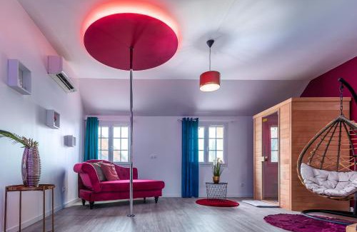 Pezarches Apartamento | Suite L'echappee - Maison romantique - SPA & Sauna Privatif- Pole Dance - Lit rond avec miroir au plafond