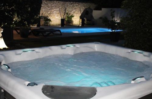 Moussan Casa | Suite l'inattendu avec Spa privatif et espace bien-être.