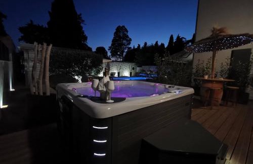 Moussan Casa | Suite l'inattendu avec Spa privatif et espace bien-être.