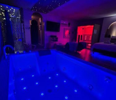 Serrieres Apartamento | Suite Luxe Spa Balneo Sauna Hammam Projecteur