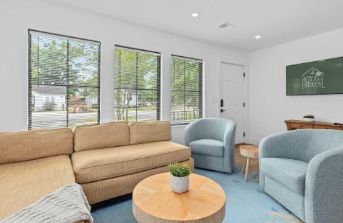 West Ashley Casa | Suite Magnolia Hot Tub & Pet Friendly Mins 2 Dwtn