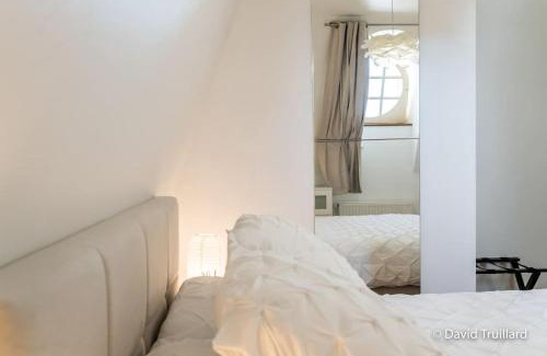 Charleville-Mezieres Apartamento | Suite Mana - Maui - Grand Loft en duplex avec Vue sur Place Ducale Parking inclus