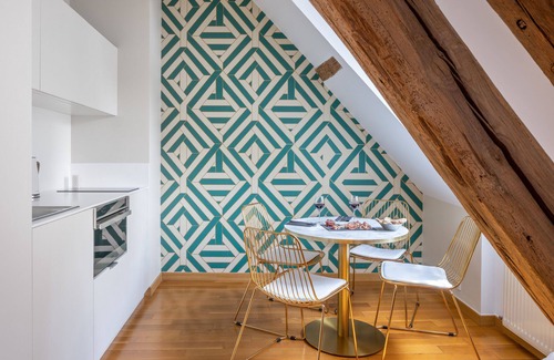 Nogent-le-Roi Apartamento | Suite-Superior-Millésime-Baño con ducha-Vista a lugar emblemático
