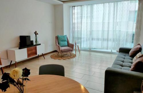 Conocoto Apartamento | Suite minimalista con vista a los volcanes