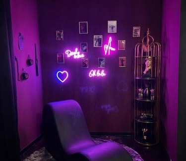 Ostviertel Apartamento | Suite mit Whirlpool, Sauna, Pole Dance und mehr