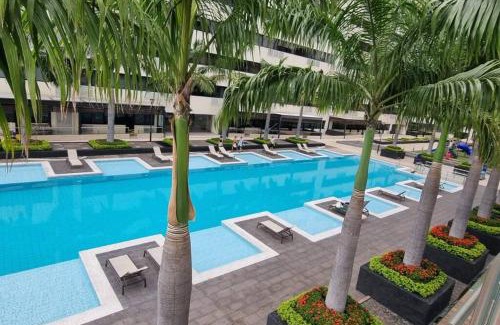 Puerto Santa Ana Apartamento | Suite moderna con vista a la ciudad y al río en Puerto Santa Ana