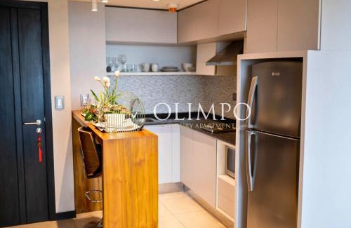 Puerto Santa Ana Apartamento | Suite moderna con vista a la ciudad y al río en Puerto Santa Ana
