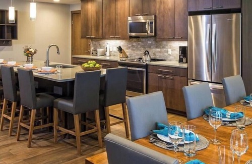 Peak 8 Complejo | Suite on Peak 8: True ski-in/ski-out directly on peak 8 lifts, ski-school!