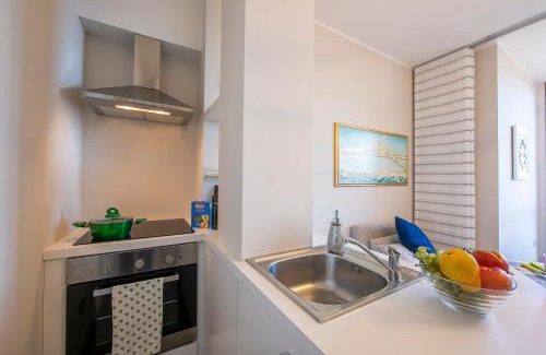 Meina Apartamento | Suite on The Lake - Happy Rentals