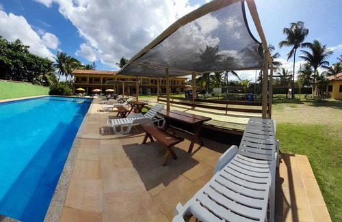 Canavieiras Apartamento | Suite on the seafront with air conditioning and crystal-clear swimming pool.