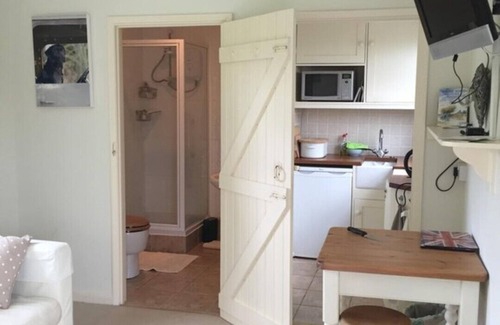 Ewhurst Green Cabaña | Suite Overlooking Beautiful Wealden Countryside, Swimming Pool. (See offers)