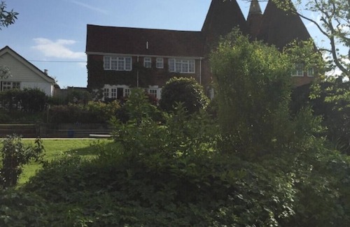 Ewhurst Green Cabaña | Suite Overlooking Beautiful Wealden Countryside, Swimming Pool. (See offers)