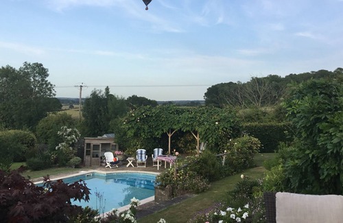 Ewhurst Green Cabaña | Suite con vistas a la hermosa campiña de Wealden, piscina. (Ver ofertas)